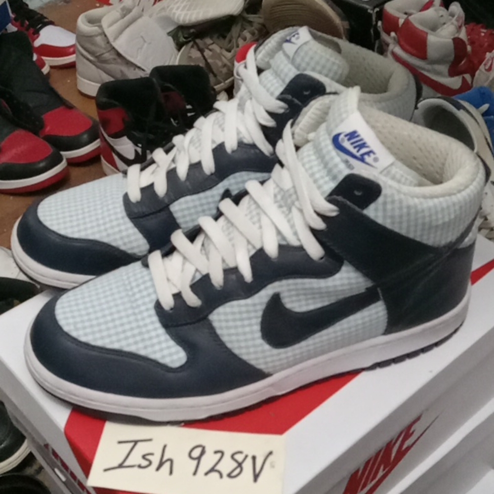 2010 Nike dunk high plaid sz 9